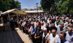 Emekli Şube Müdürünün Cenazesinde Yakın Arkadaşı Kalp Krizi Geçirdi