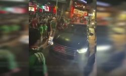 Meksika'nın Dünya Kupası galibiyeti kutlayan kalabalığın arasına araç daldı! 17 yaralı