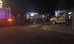 Sivas'ta iki araç kafa kafaya çarpıştı! Çok sayıda yaralı var