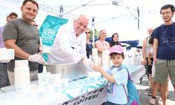 Nilüfer’de Aşure Bereketi! Başkan Şadi Özdemir Vatandaşlarla Buluştu