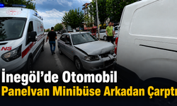 İnegöl’de Otomobil Panelvan Minibüse Arkadan Çarptı
