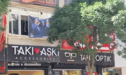 CHP İnegöl İlçe binasında dikkat çeken pankart
