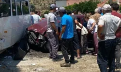 İşçi Servisi ile Otomobil Çarpıştı: 3 Kişi Yaralandı