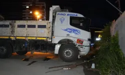 Kastamonu’da Direksiyon Başında Fenalaşan Sürücü, İstinat Duvarına Çarptı