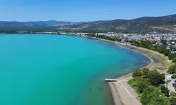 Turkuaza Bürünen İznik Gölü Görenleri Mest Etti