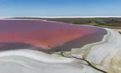 Tuz Gölü Kırmızı ve Pembe Tonlarına Büründü