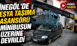 İnegöl’de eşya taşıma asansörü minibüsün üzerine devrildi