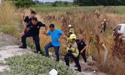 İnegöl’de lastiği patlayan kamyonet tarlaya uçtu