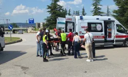 İnegöl’de otomobil ile motosiklet çarpıştı: 2 kadın yaralandı