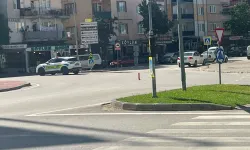 İnegöl’de yol ortasına bırakılan duba trafiği şaşırttı