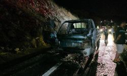 Kestel’de seyir halindeki kamyonet alevlere teslim oldu