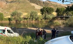 Kızılırmak Nehri'nde çırpınan çocuğunu kurtarmak için suya giren baba kayboldu