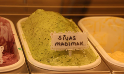 Türkülere konu olan madımakın dondurmasını yaptılar