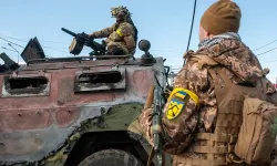 Ukrayna Rusya'nın en büyük rafinerisi Omsk'ı vurdu