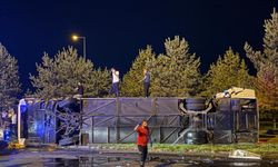 Yolcu otobüsü ile yakıt tankeri taşıyan tır çarpıştı 30 yaralı!