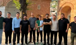 AK Parti Osmangazi Gençlik Kolları Hamzabey Külliyesi’nde temizlik yaptı