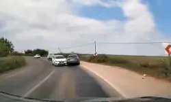 Bursa Karacabey’de viraja hızlı giren otomobil kaza yaptı: O anlar kamerada
