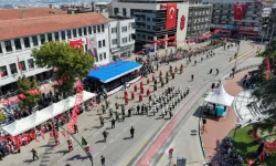 Bursa’da 30 Ağustos coşkusu: Vatandaşlar bayraklarla törenlere eşlik etti