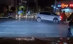 Bursa’da otomobil motosiklete çarptı: Kaza kameraya yansıdı
