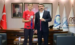 Bursalı milli tekvandocu Hatice Kübra İlgün Akdeniz Oyunları’nda şampiyon oldu