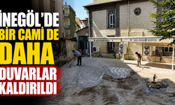 İnegöl’de bir cami de daha duvarlar kaldırıldı