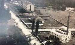 İnegöl’ün 50 Yıl Önceki Çimen Camii, Eski Devlet Hastanesi ve Verem Savaş Dispanseri Fotoğrafı