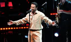 Emre Altuğ’dan Bursa Festivali’nde coşkulu konser