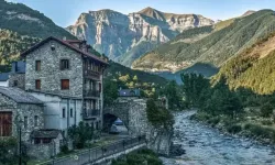 12 Ağustos’ta Herkes Bu Köye Akın Edecek! Rezervasyonlar Yıllar Öncesinden Doldu
