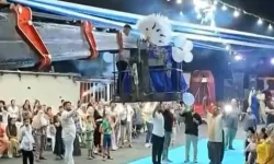 Bursa’da düğüne vinçle indiler! Davetliler şaşkınlıkla izledi