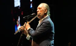 Fatih Erkoç Bursa’da müzikseverlere unutulmaz bir gece yaşattı