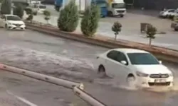 Gaziantep’te Fırtına ve Yaz Yağmuru Etkili Oldu! Yollar Suya Teslim Oldu