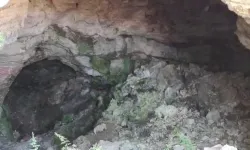 İmranlı’da yıllardır gizemini koruyan mağara ilgi odağı oldu