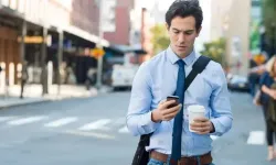 Yolda Telefon Kullananlara Ceza Geliyor! İtalya'dan Dikkat Çeken Karar