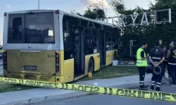 Zeytinburnu’nda İETT otobüsü duvara çarptı
