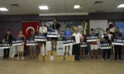 Bursa Büyükşehir Belediyespor’dan satrançta çifte kupa