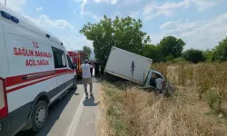 İnegöl’de 3 aracın karıştığı kazada kamyonet tarlaya uçtu: 1 yaralı