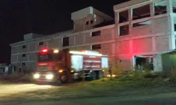 İnegöl’de inşaat önünde tehlikeli görüntü! Gece saatlerinde alevler yükseldi