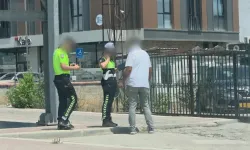 İnegöl’de motosikleti sıkıştıran otomobil sürücüsü olay yerinden ayrıldı