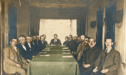 İnegöl’ün 1931 Belediye Meclisi Fotoğrafı | Ali Reşit Eralp, İlk Kadın Üye ve Tarihi Salon