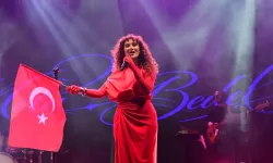 Kestel'de 30 Ağustos Zafer Bayramı coşkusu: Mela Bedel ve DJ Uğur Başaran sahne aldı
