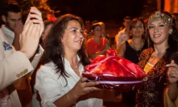 “Tavuk alma” geleneği tartışma konusu oldu! Kalmalı mı, yasaklanmalı mı?