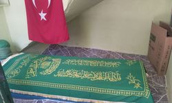 Gören bir daha dönüp bakıyor... Türbebin üstüne apartman yapmışlar!