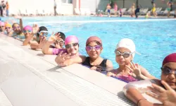 Yenişehir’de yüzme kursunu tamamlayan 140 çocuğa sertifika