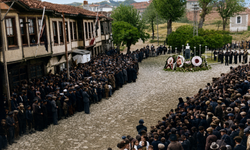 İnegöl’de Atatürk İçin Yapılan İhtifal Töreninden Tarihe Geçen Fotoğraf | Maziden Bir Kare