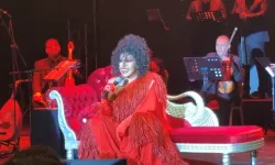 Bülent Ersoy Bursa’da sahne aldı: Hayranları alkışlarla karşıladı