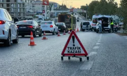Bursa-Mudanya yolunda motosiklet otomobile çarptı: 22 yaşındaki sürücü yaralandı