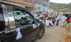 Bursa’da asırlık düğün geleneği: Gelin arabası 200 metreyi 4 saatte geçti