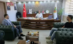 Bursa’da dağcı gençlerden anlamlı hareket: Yıpranan Türk bayrağını yenilediler