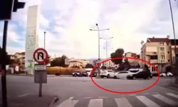 Bursa’da hatalı dönüş kazaya neden oldu: Çarpışma kamerada