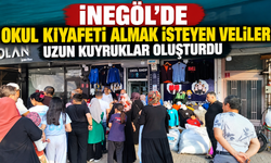 İnegöl’de okul kıyafeti almak isteyen veliler uzun kuyruklar oluşturdu